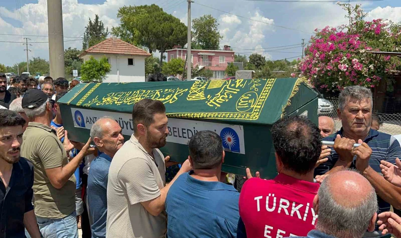 Futbol antrenörü Samet Özcan, halı saha maçı sonrası fenalaşıp hayatını kaybetti | Karapınar MEDYA-Karapınar HABER
