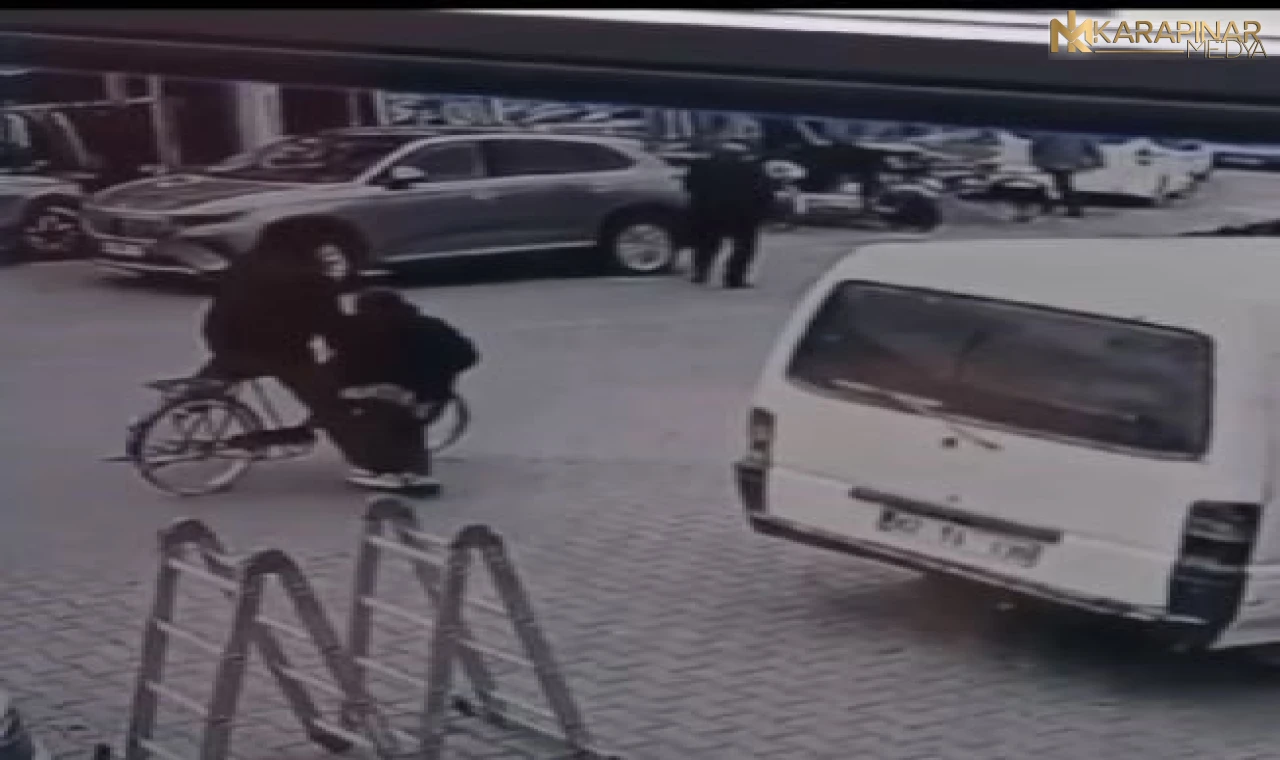 Bisikletlinin yaşlı kadına çarpması kamerada