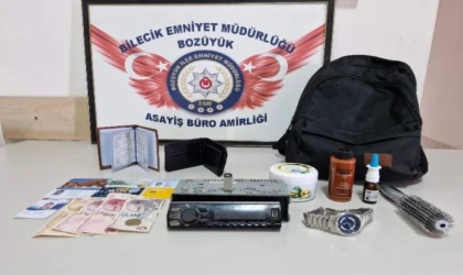 Bilecik’te bir aracın lastiklerini keserek teyp ve çanta çalan şüpheli yakalandı