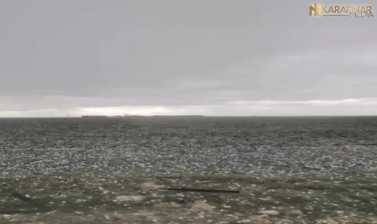 Karapınar'da kimi yerde yağmur sevinci yaşanırken yer yerde dolu yağışı hayatı olumsuz etkiledi