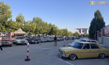 Klasik otomobil tutkunları 3. kez Konya'da buluştu