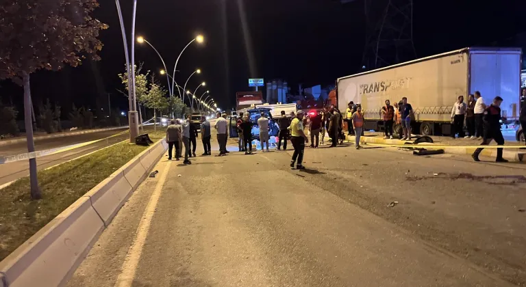 Çankırı’da polis özel harekat öğrencilerinin bulunduğu hafif ticari araç, TIR’a çarptı; 2 ölü, 3 yaralı